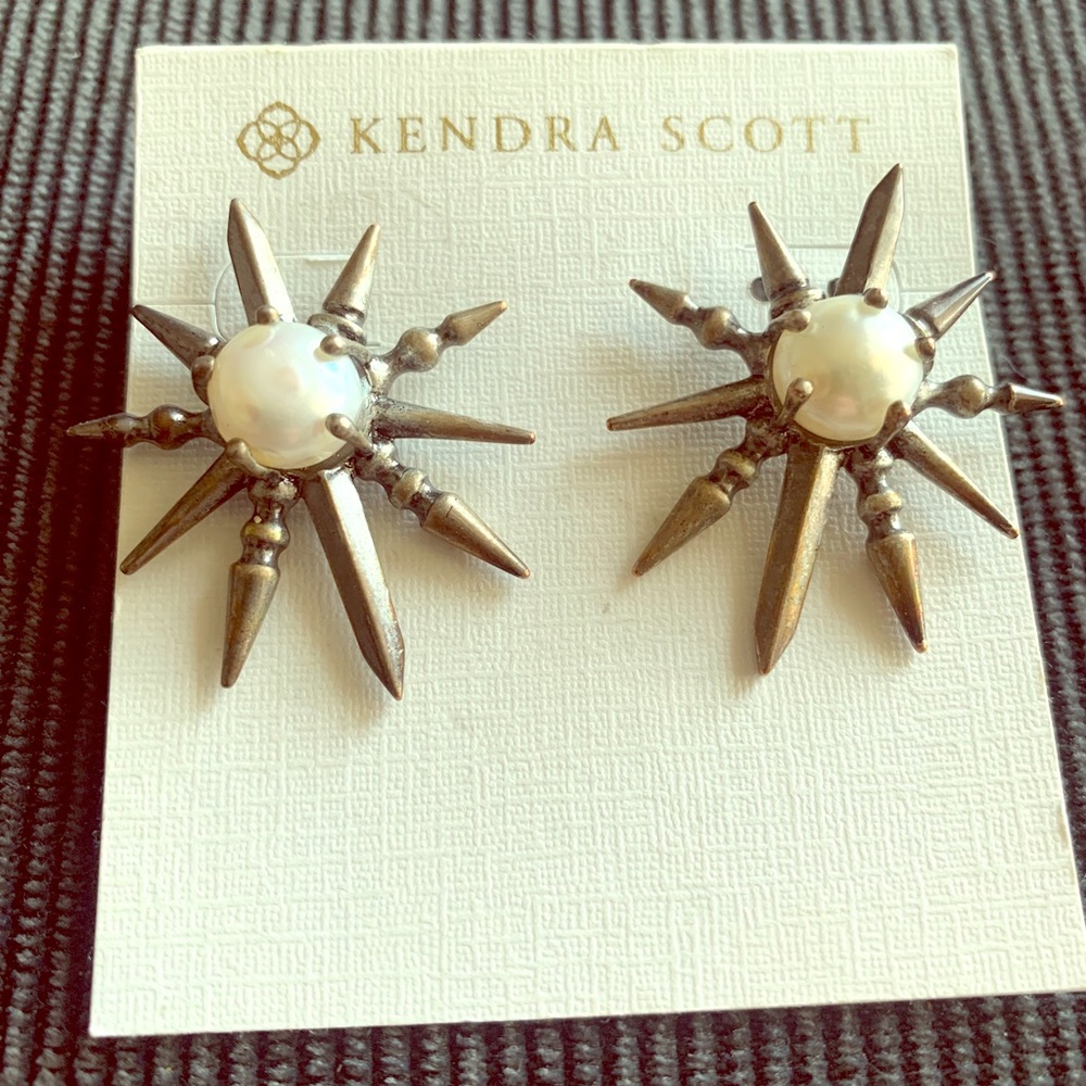 Unique Kendra Scott earrings